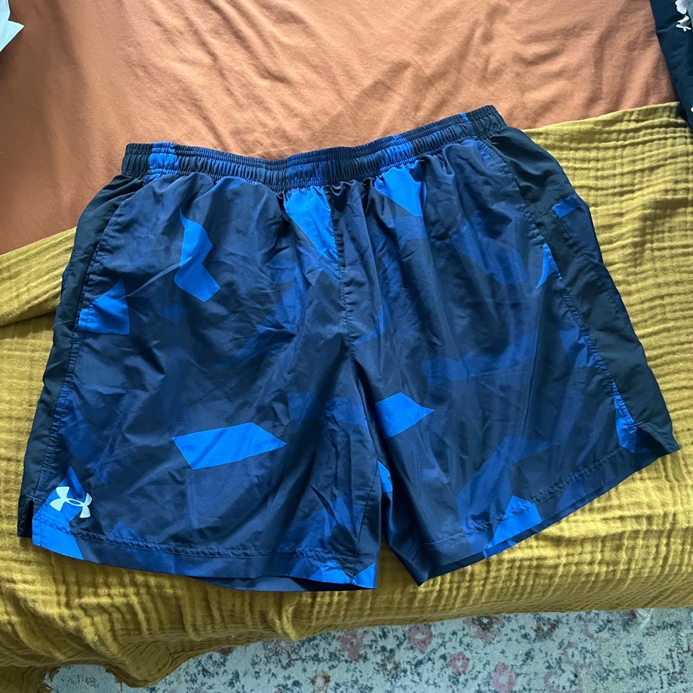 UNDER ARMOR RUNNING SHORTS - XL